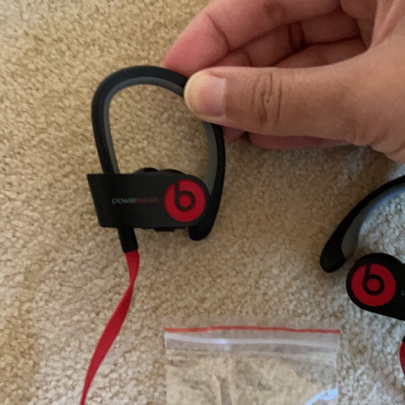 Power beats wireless headphones - Picture 2 of 3
